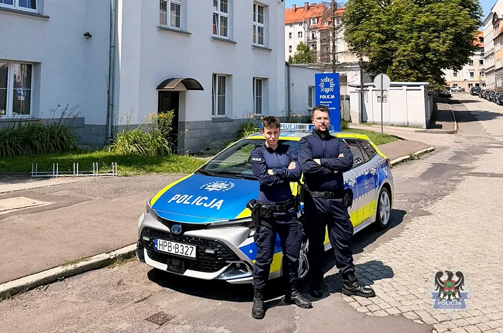Policjanci uratowali mężczyznę z zadymionego mieszkania