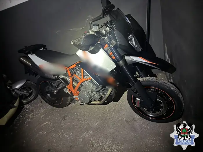 Kradzież motocykla o wartości 28 tysięcy złotych: policja odzyskała jednoślad i zatrzymała trzech mężczyzn