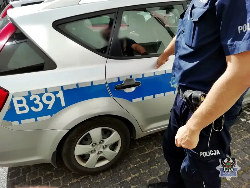 21-letnia kobietą zatrzymana w związku z kradzieżami sklepów