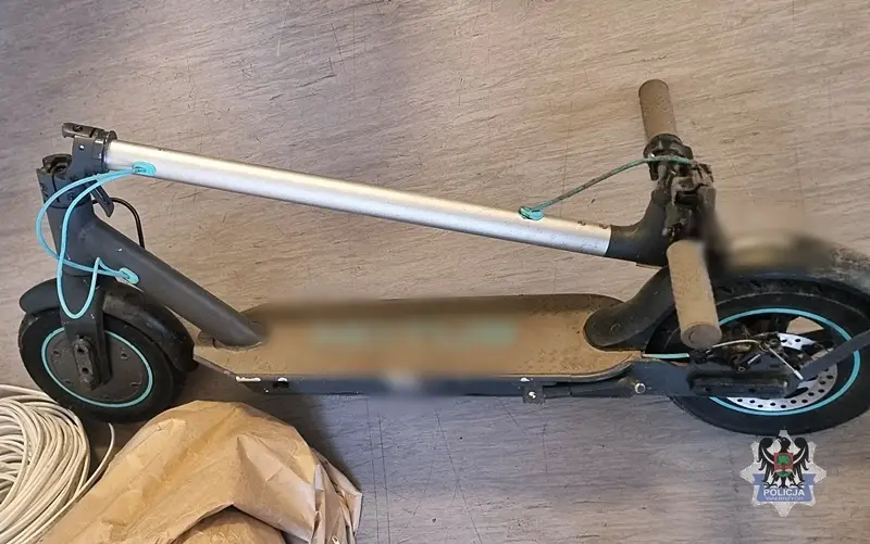Policja zatrzymała dwóch sprawców kradzieży na Piaskowej Górze, odzyskano hulajnogę elektryczną