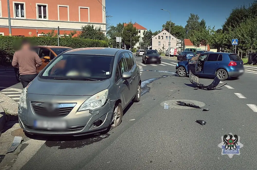 W Wałbrzychu zderzenie trzech samochodów na Podgórzu