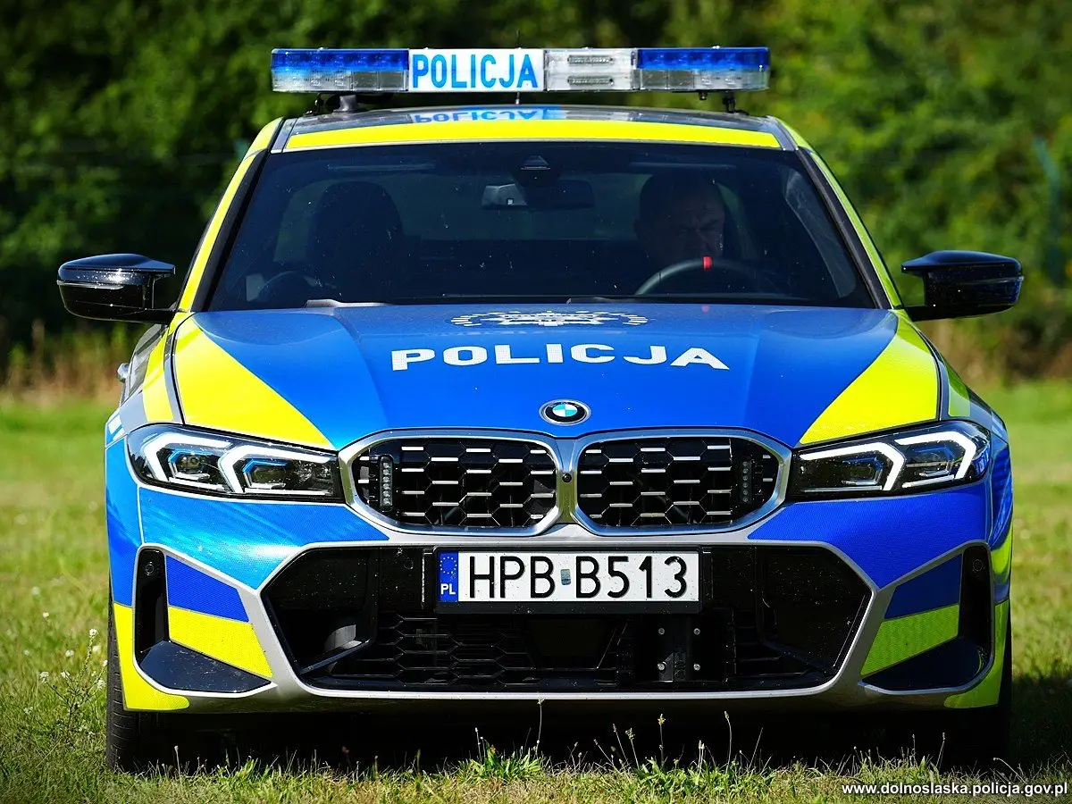 Nowy radiowóz BMW M340i xDrive zasili flotę wałbrzyskiej Policji