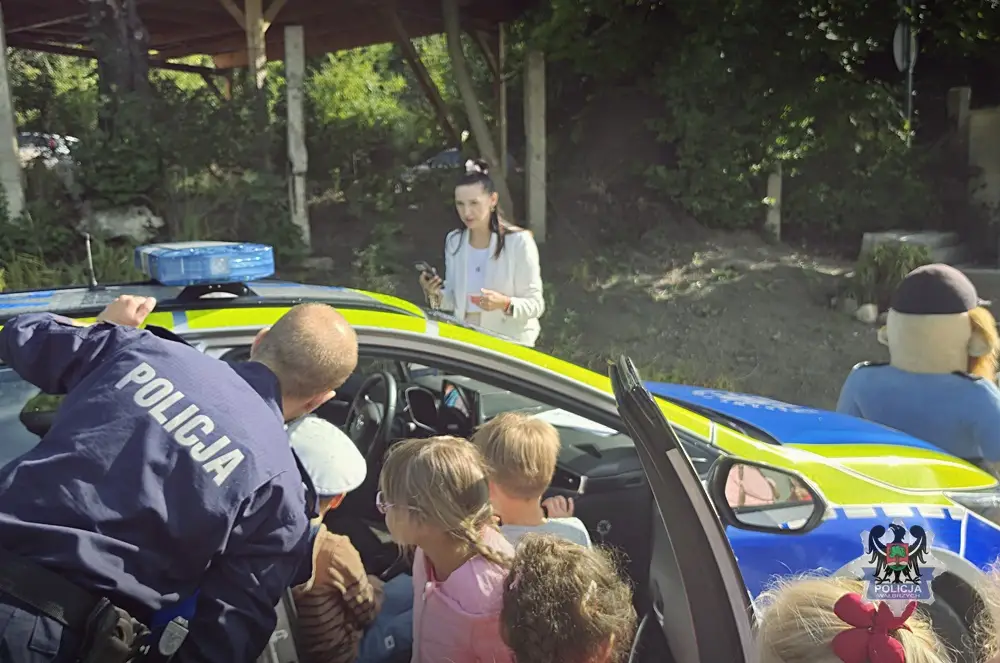 Spotkanie policjantów z przedszkolakami o bezpieczeństwie na drodze