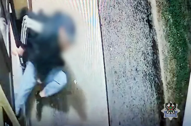 Wandalizm na Piaskowej Górze: 28-latek uszkodził drzwi i odpowie przed sądem