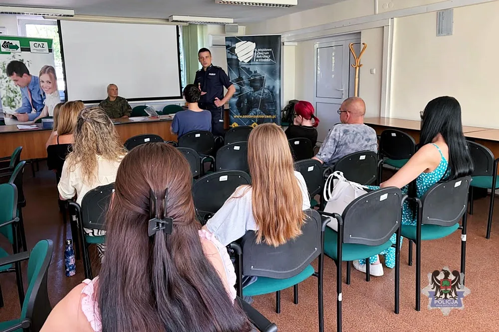 Spotkanie o służbie w Policji i zagrożeniach związanych z handlem ludźmi