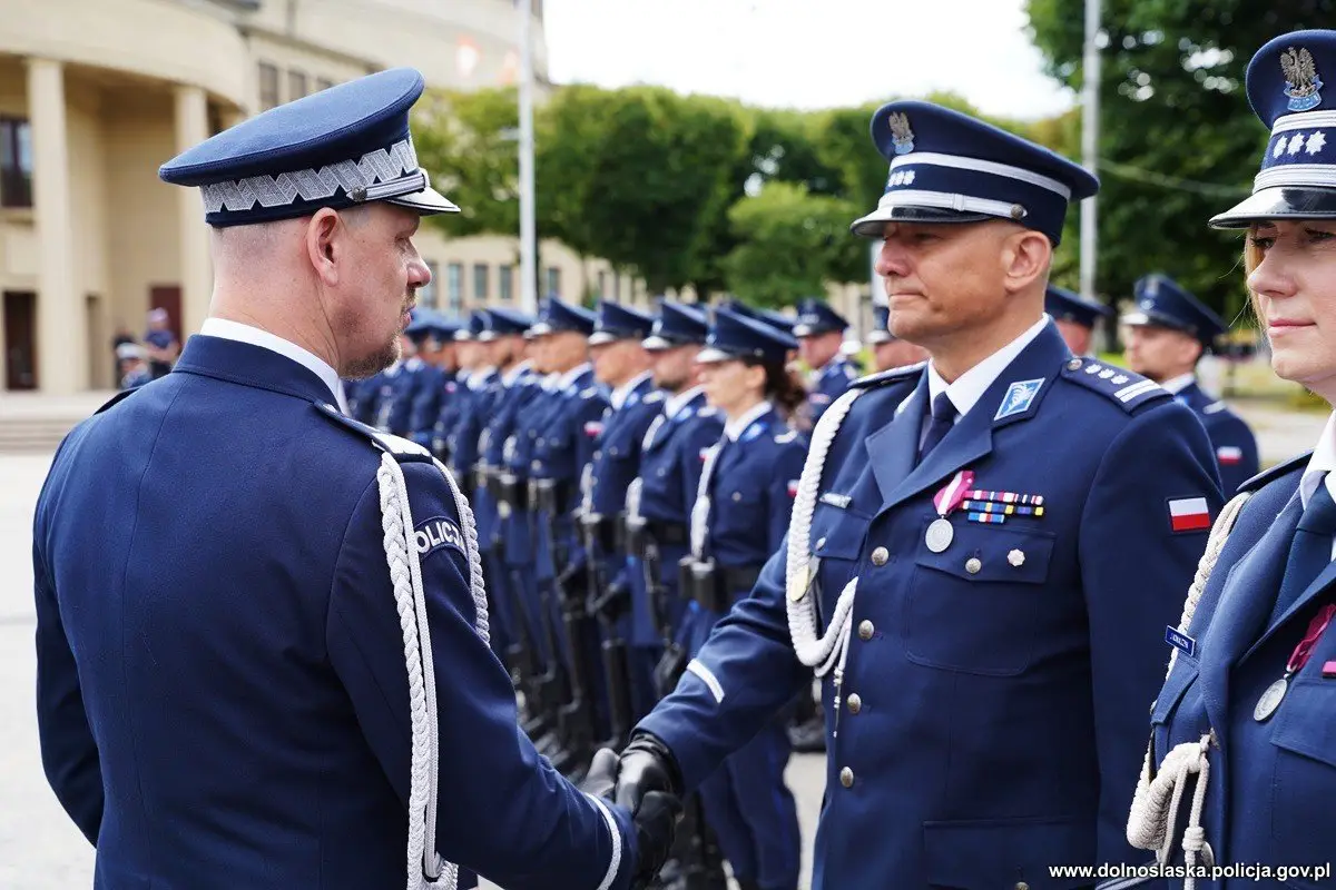 Wojewódzkie obchody Święta Policji: Awans i odznaczenia dla wałbrzyskich funkcjonariuszy