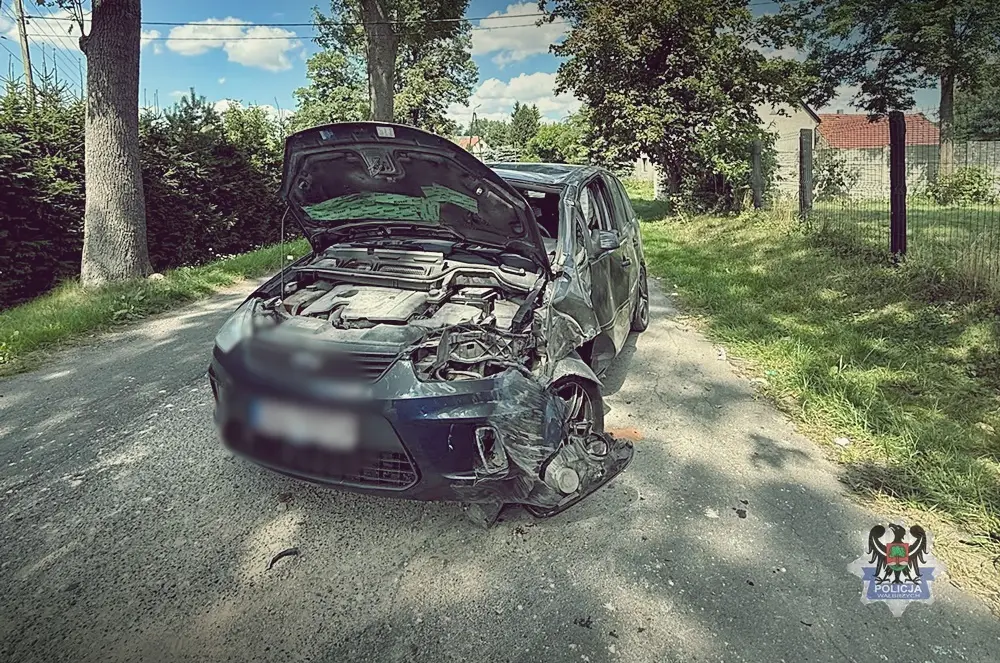 Poważne zdarzenie drogowe w Chwaliszowie. Policja apeluje o ostrożność