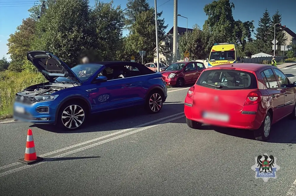Zdarzenie drogowe w Nowym Julianowie oraz apel policji o ostrożność