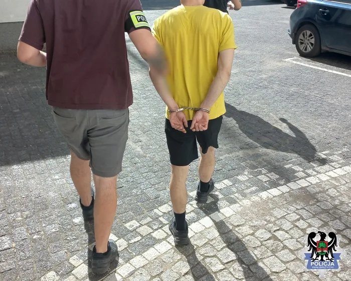Dwoje poszukiwanych aresztowanych przez wałbrzyskich policjantów