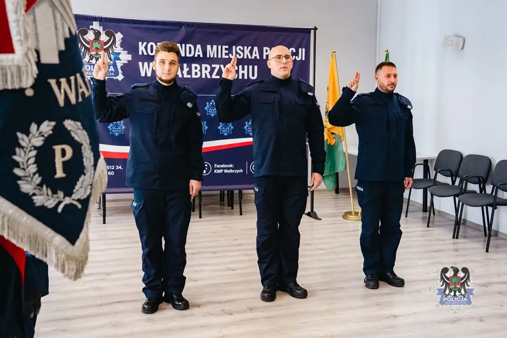 Złożenie ślubowania przez nowych funkcjonariuszy w Wałbrzychu. Komenda bez wakatów