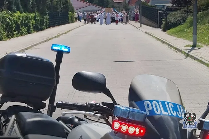 Czerwcowy długi weekend: Utrudnienia na drogach z powodu procesji
