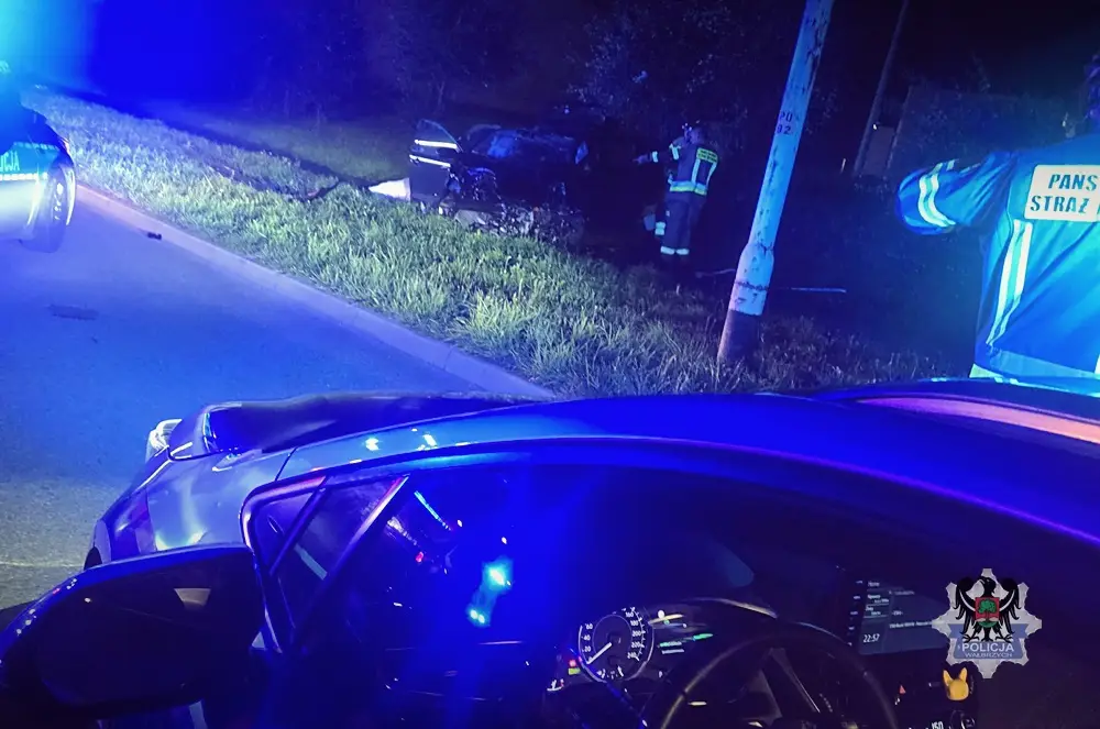 Mężczyzna w stanie nietrzeźwym dachował podczas ucieczki przed policją