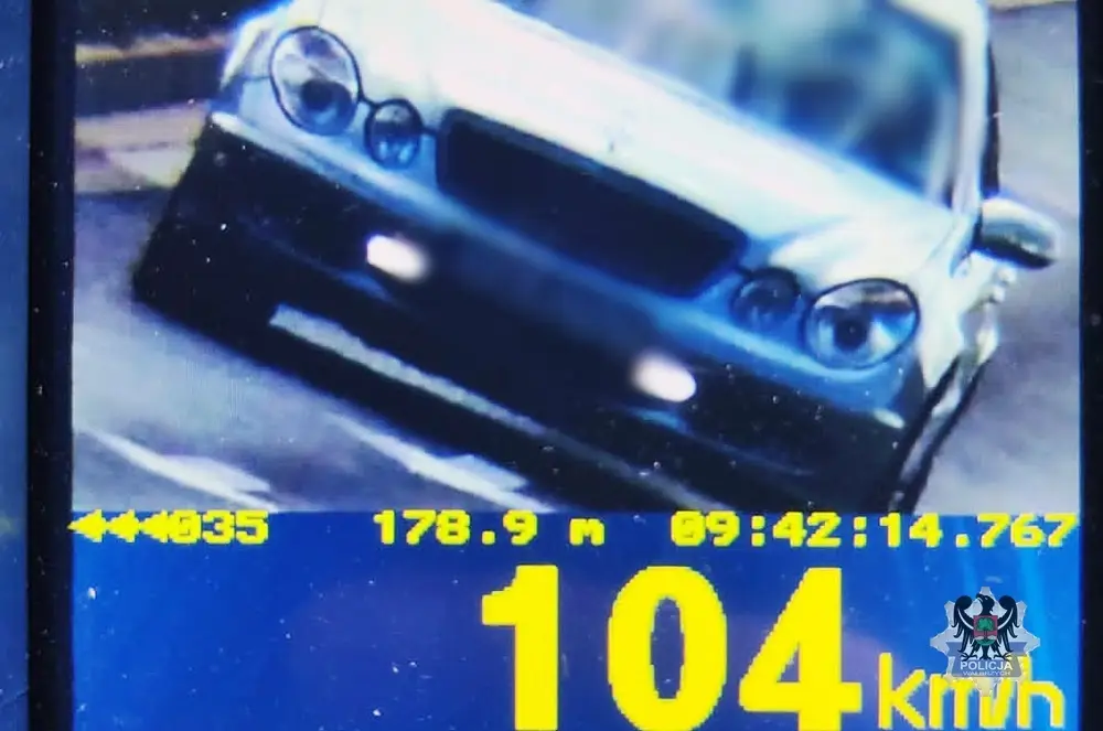 57-latka straciła prawo jazdy za prędkość 104 km/h na ul. Uczniowskiej