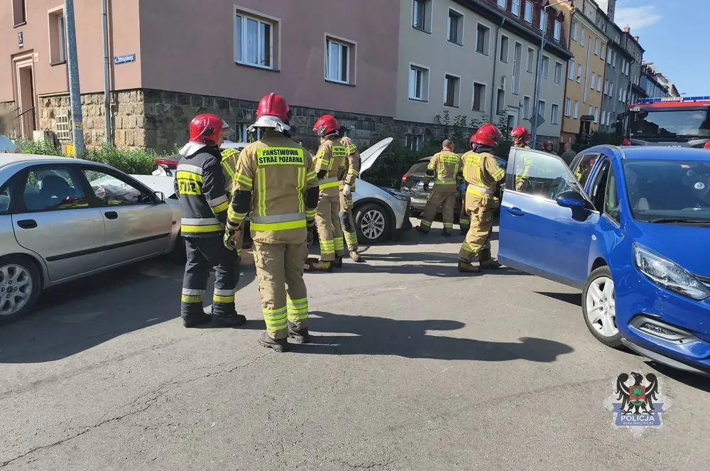 Wypadek drogowy w Wałbrzychu z udziałem 67-letniego i 29-letniego kierowcy