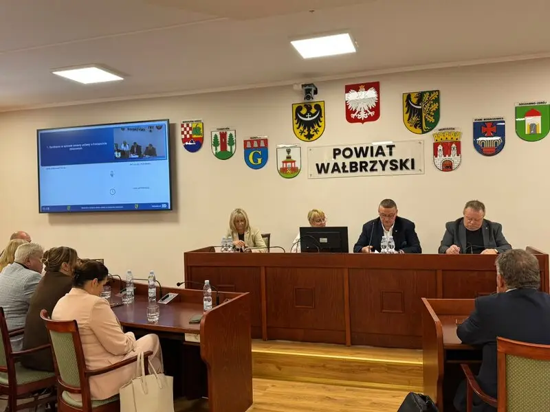 Samorządy Powiatu Wałbrzyskiego opracowują wspólne stanowisko dotyczące zmian w transporcie publicznym