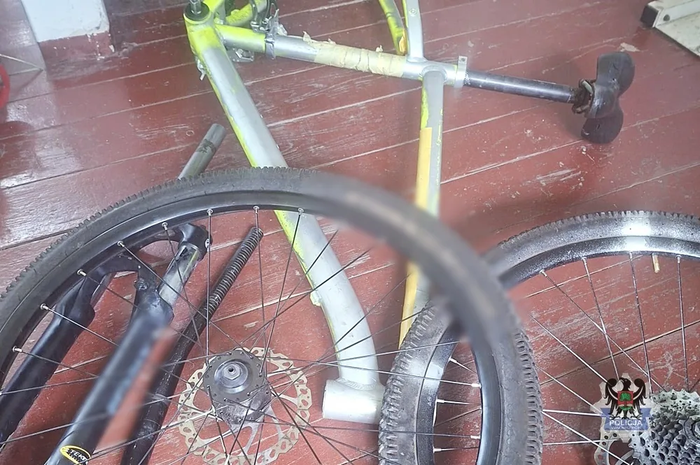 Dwaj bracia oskarżeni o kradzież rowerów w Boguszowie-Gorcach. Policja odzyskała jeden z nich